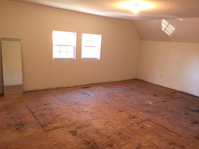 112 South Moore Road Chattanooga, TN 37411 - Photo 24 of 25 GARAGE FRONT ROOM UPSTAIRS