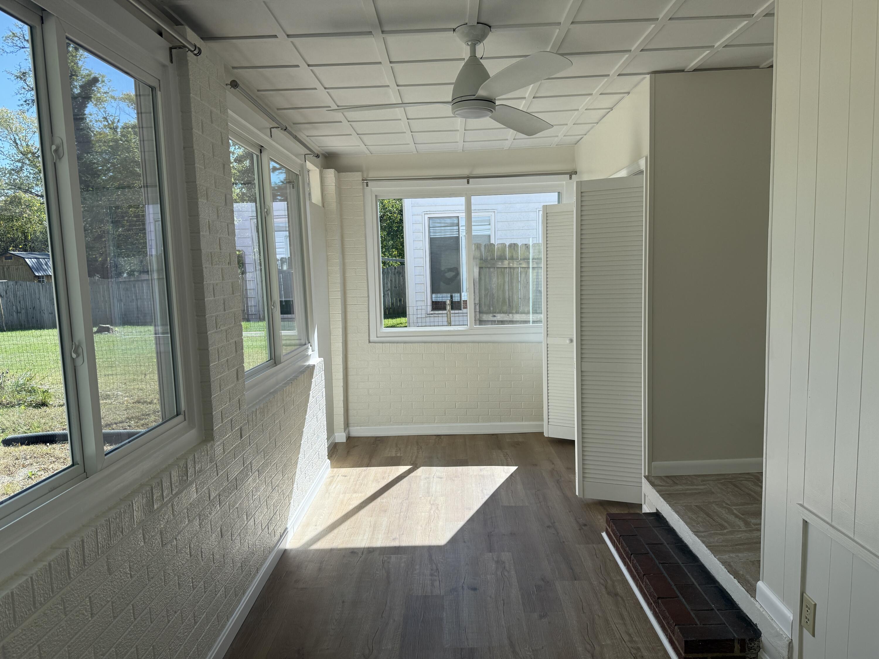 222 Ross Street Salem, VA 24153 - Photo 18 of 20 a view of hallway with windows