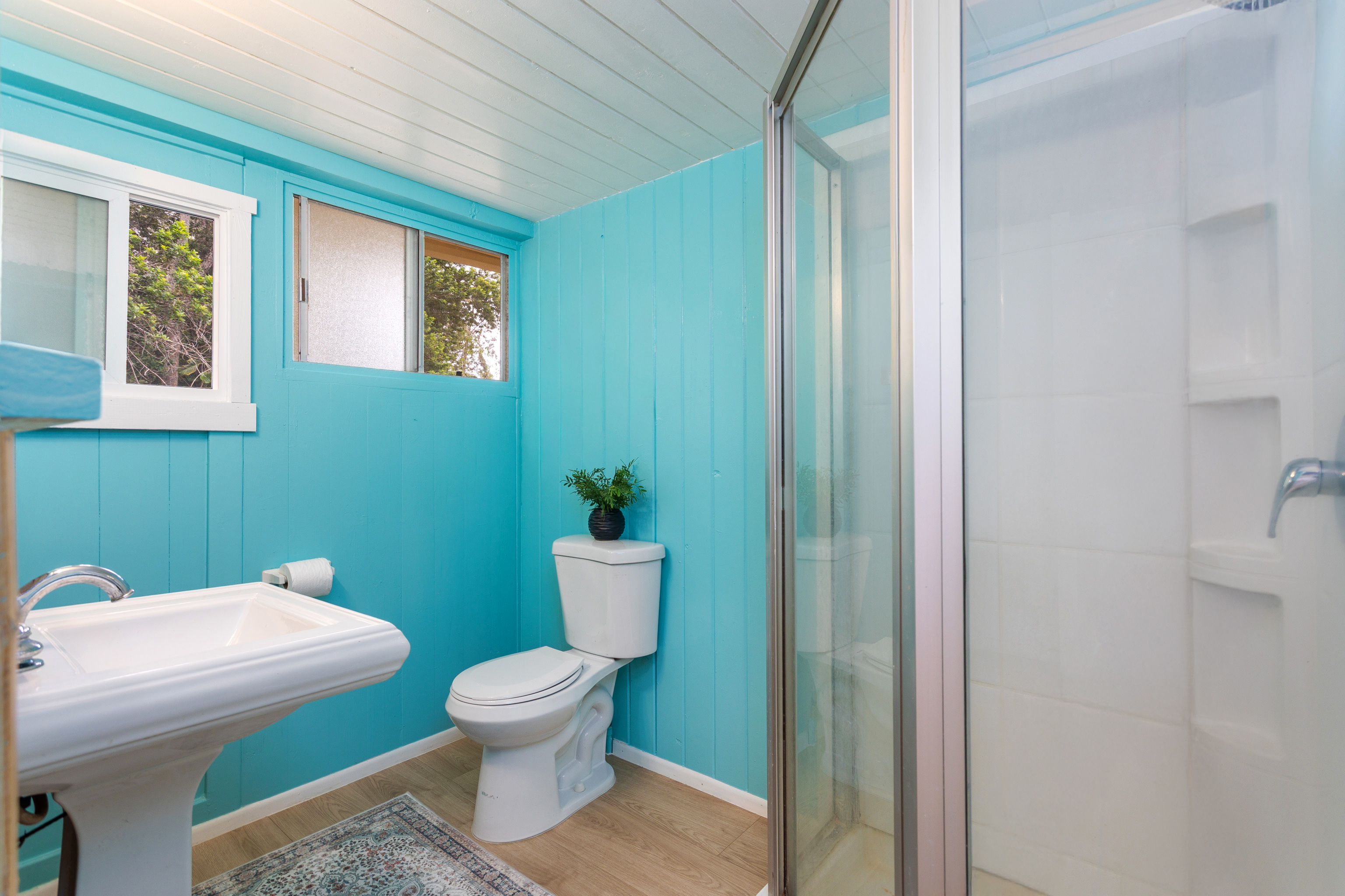 89-1426 Hawaii Belt Road Captain Cook, HI 96704 - Photo 14 of 30 a bathroom with a toilet a sink and mirror