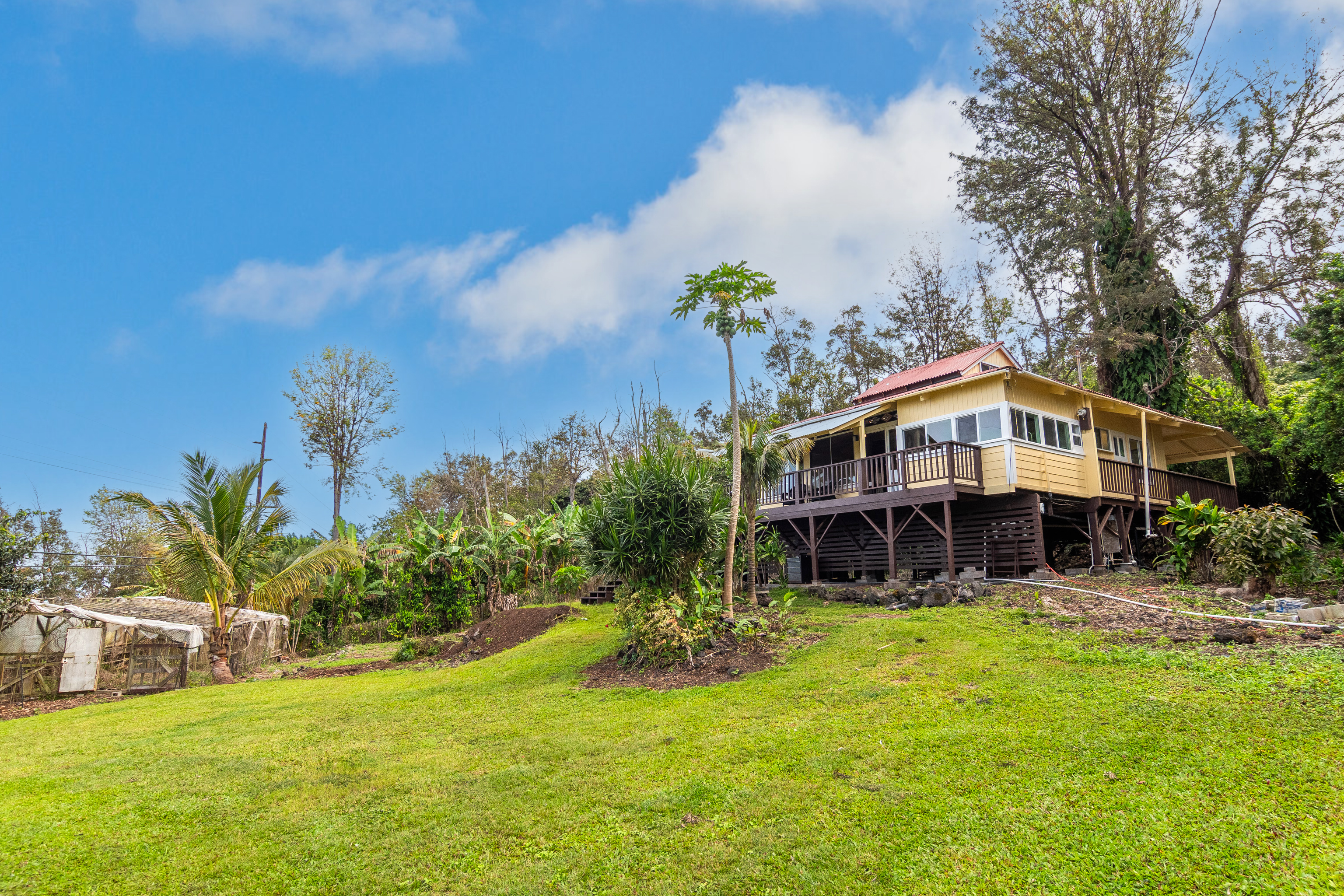 89-1426 Hawaii Belt Road Captain Cook, HI 96704 - Photo 6 of 30 a front view of a house with garden