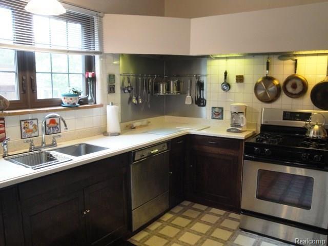 1252 Yorkshire Road Grosse Pointe, MI 48230 - Photo 8 of 23 KITCHEN 2.jpg