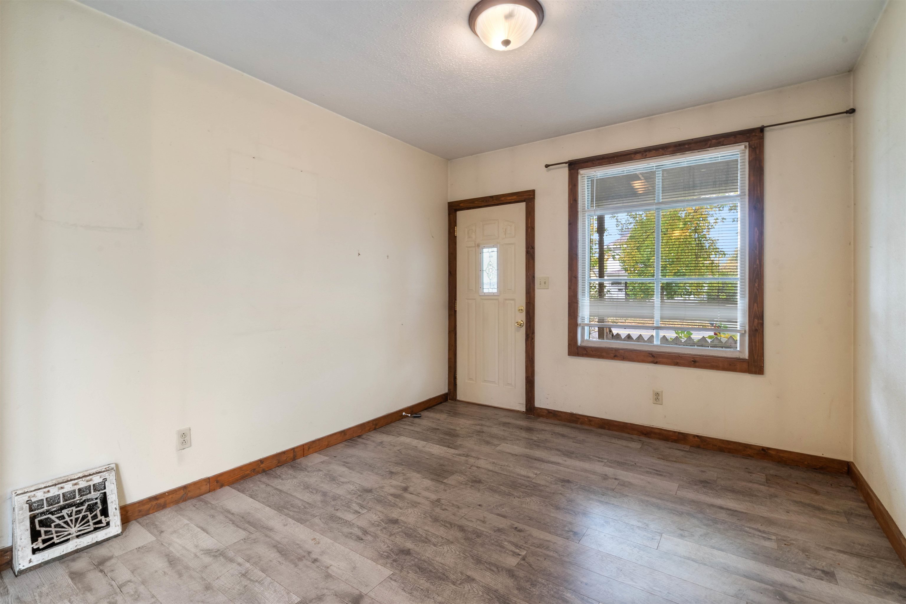 1114 Grand Avenue Superior, WI 54880 - Photo 4 of 28