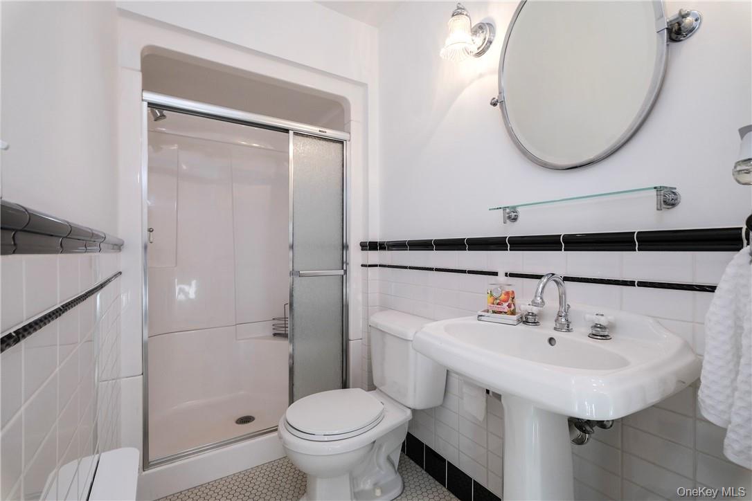 107 Lee Road Scarsdale, NY 10583 - Photo 14 of 31 First floor full bath