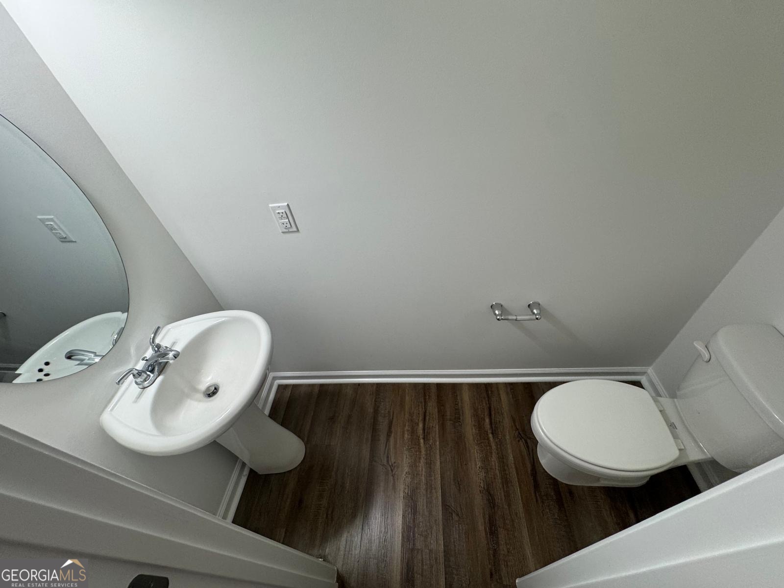 435 Wilkins Road Midway, GA 31320 - Photo 8 of 22 a bathroom with a toilet mirror and sink