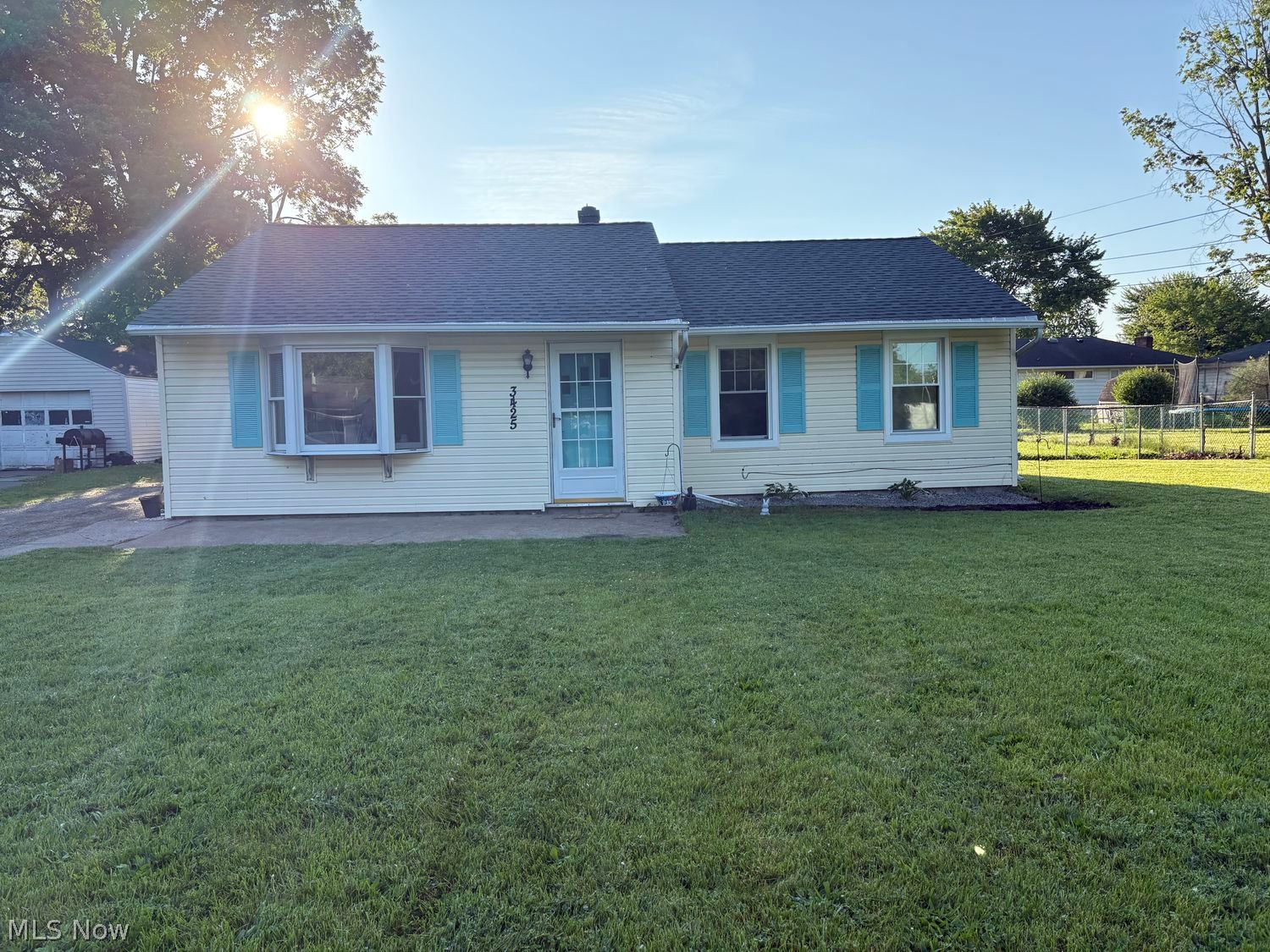 3425 Pickett Road Lorain, OH 44053 - Photo 2 of 29