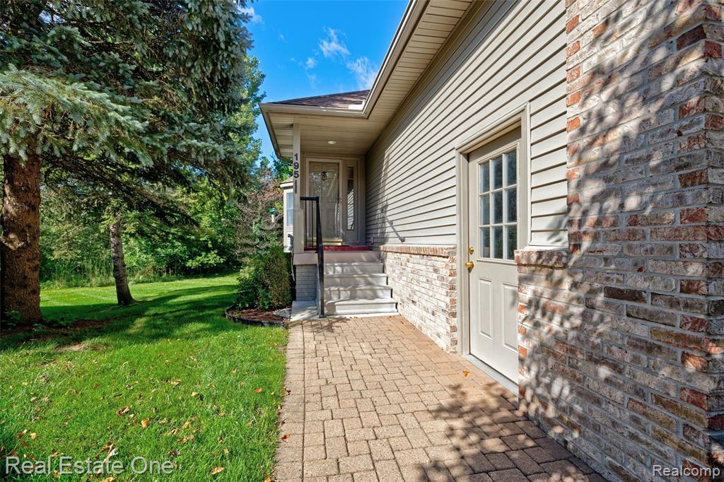 195 Inglewood Court, Unit 26 Linden, MI 48451 - Photo 2 of 60 Gallery Image 2