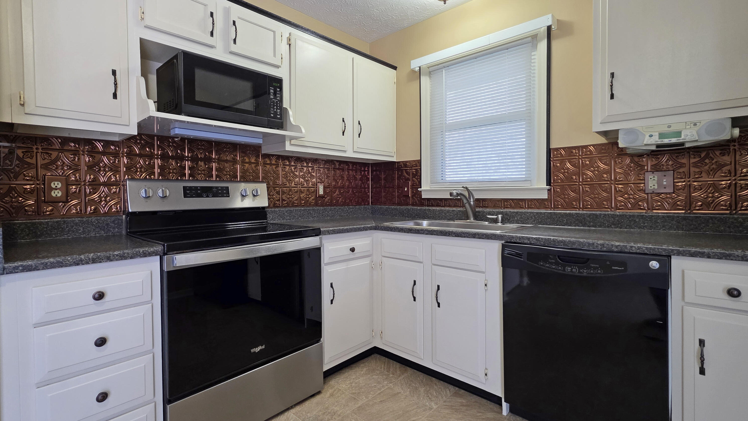 1033 Wedgewood Road Lexington, KY 40514 - Photo 8 of 32 23
