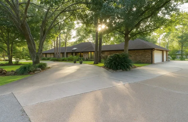 $839,000 | 11427 Brandy Lane, Houston, TX 77044