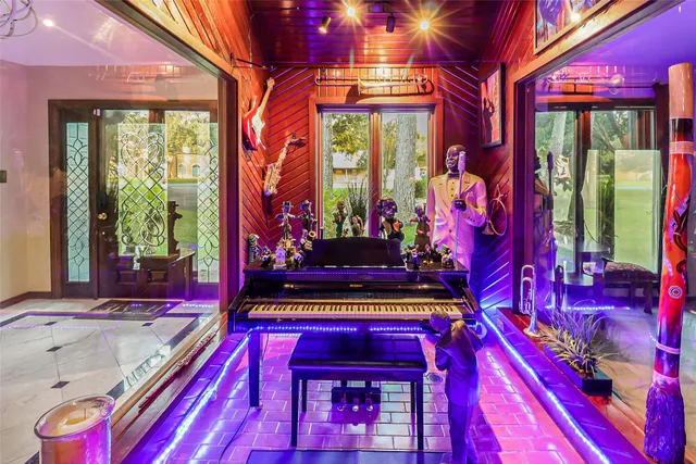 $839,000 | 11427 Brandy Lane, Houston, TX 77044