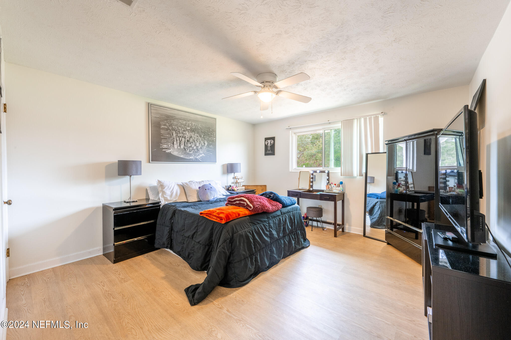 301 Penman Road Neptune Beach, FL 32266 - Photo 13 of 31 a bedroom with furniture and a flat screen tv