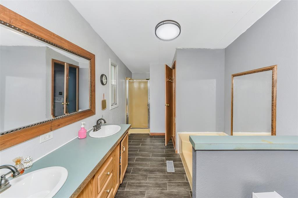 228 Slayden Road Sunset, TX 76270 - Photo 12 of 23 Primary ensuite bath.