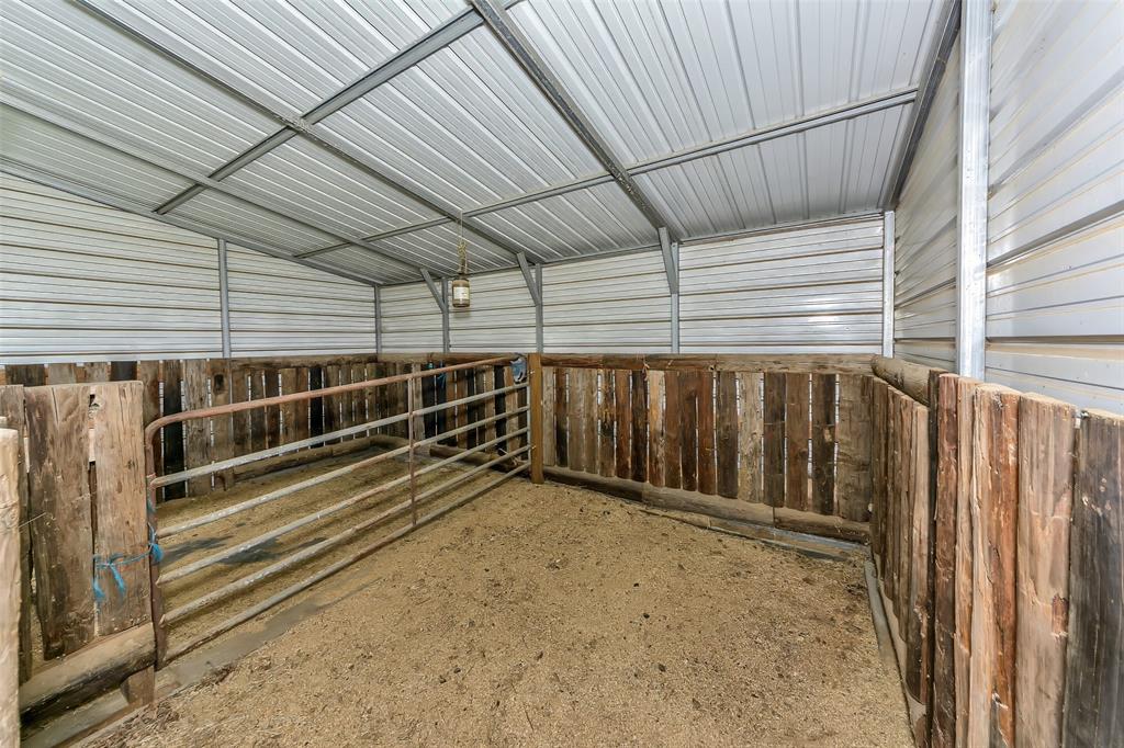 228 Slayden Road Sunset, TX 76270 - Photo 6 of 23 Stall