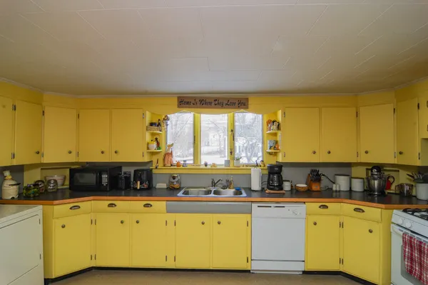 $298,000 | 61 Pleasant Street, Dexter, ME 04930