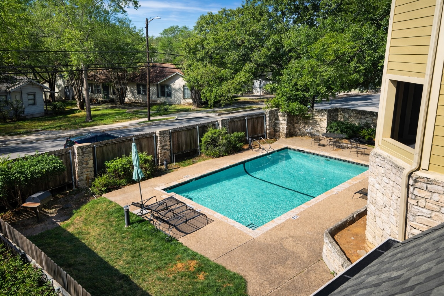 808 West 29th Street, Unit 206 Austin, TX 78705 - Photo 14 of 17 a view of a backyard with sitting area
