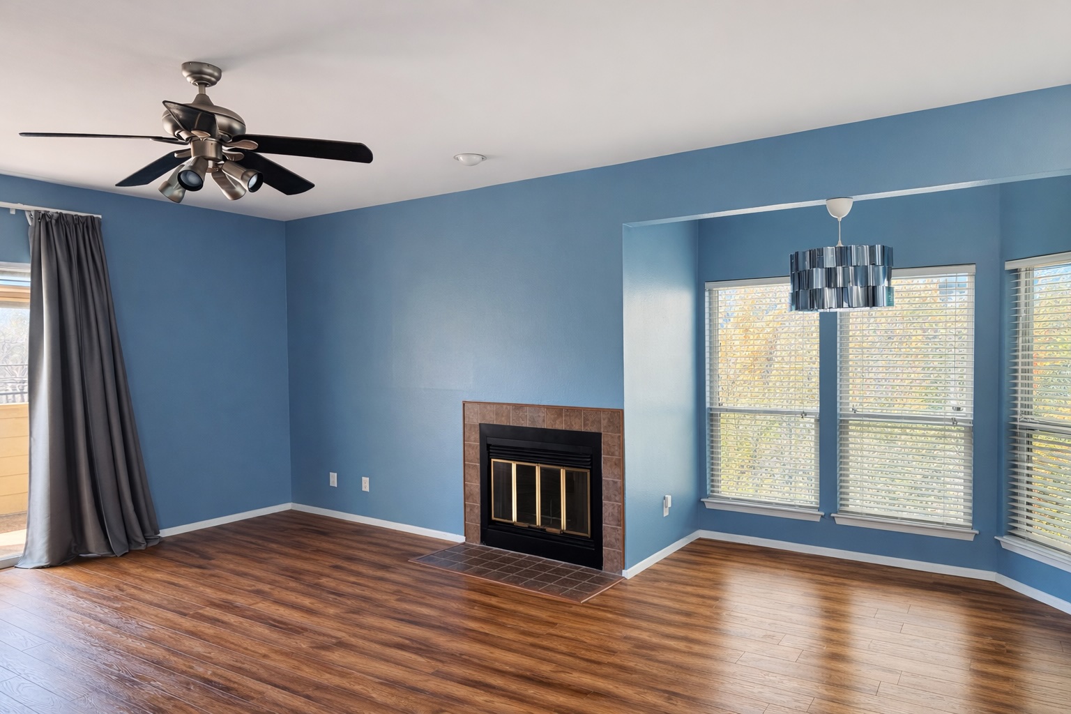 808 West 29th Street, Unit 206 Austin, TX 78705 - Photo 8 of 17 a view of an empty room with wooden floor and a window
