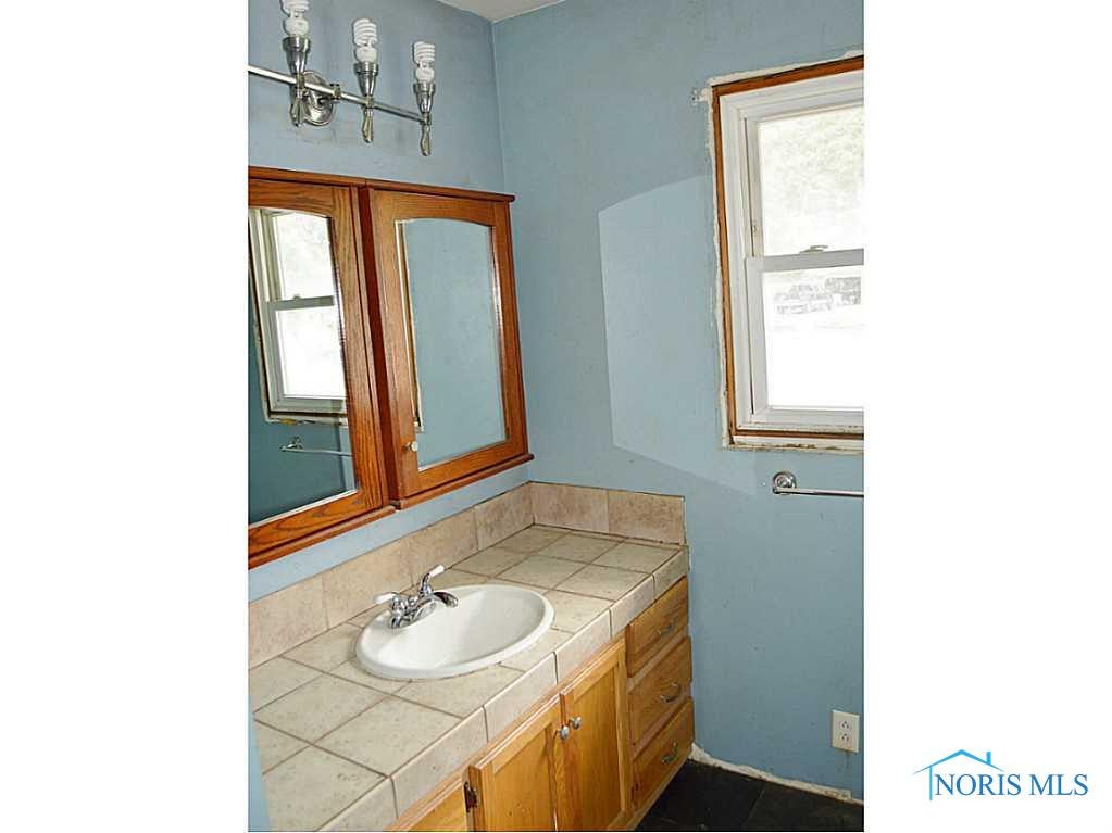 4148 Timberlane Road Defiance, OH 43512 - Photo 12 of 20 Full Bath.