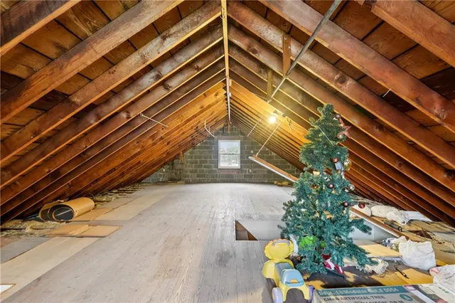 a view of an outdoor space