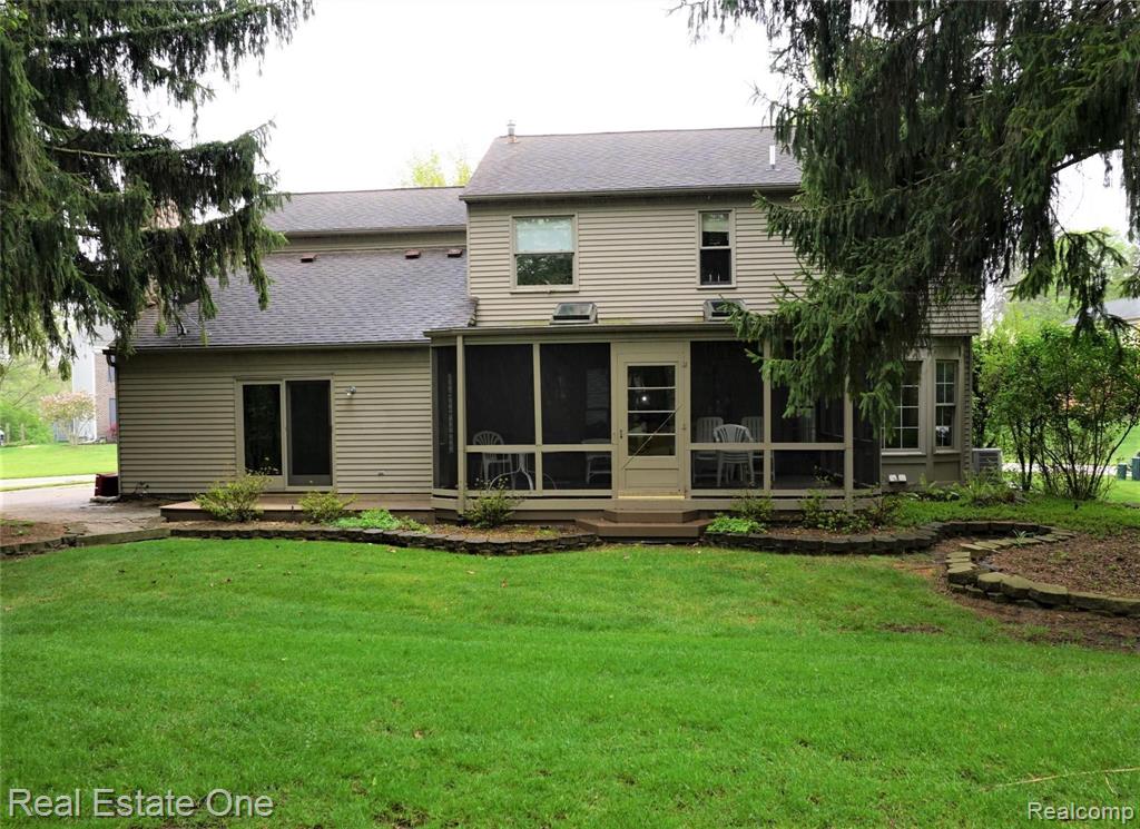 872 Ravine Terrace Drive Rochester Hills, MI 48307 - Photo 2 of 18