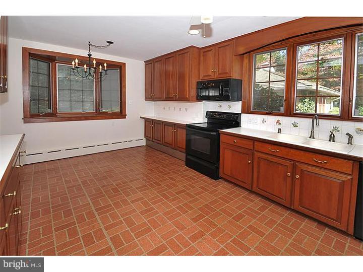 1056 Huntingdon Road Abington, PA 19001 - Photo 11 of 25 Kitchen