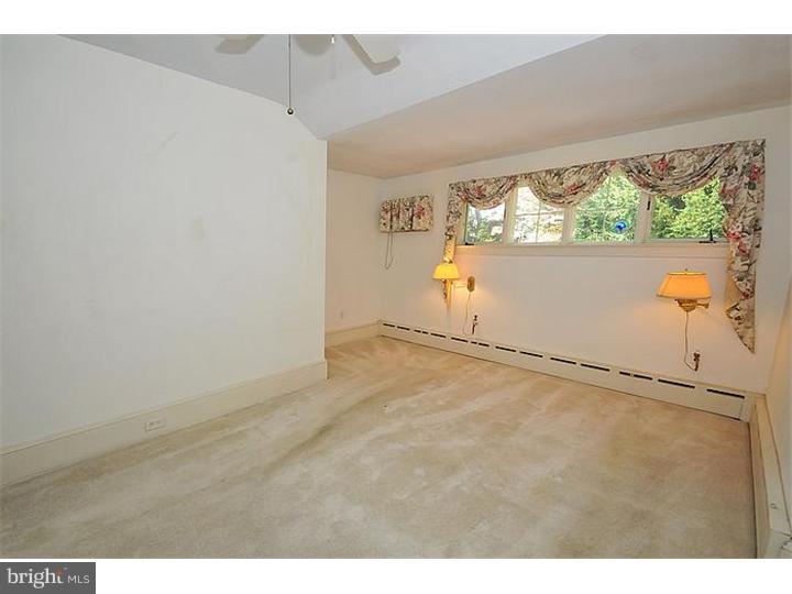 1056 Huntingdon Road Abington, PA 19001 - Photo 14 of 25 Master Bedroom