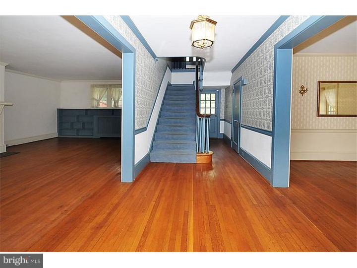 1056 Huntingdon Road Abington, PA 19001 - Photo 3 of 25 Foyer