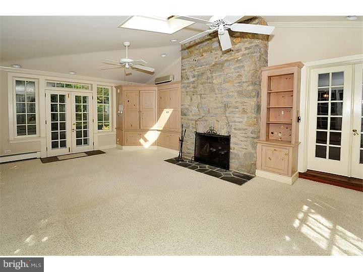 1056 Huntingdon Road Abington, PA 19001 - Photo 8 of 25 Family Room