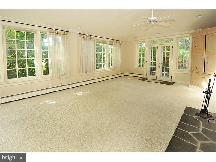 1056 Huntingdon Road Abington, PA 19001 - Photo 9 of 25 Family Room