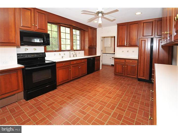 1056 Huntingdon Road Abington, PA 19001 - Photo 10 of 25 Kitchen