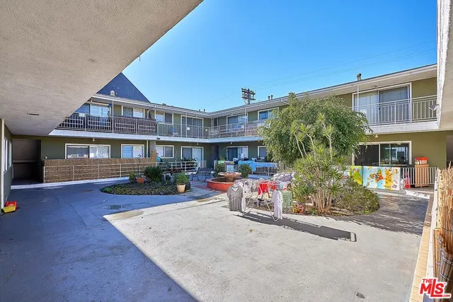 $1,700 | 443 South Wilton Place, Unit 25, Los Angeles, CA 90020