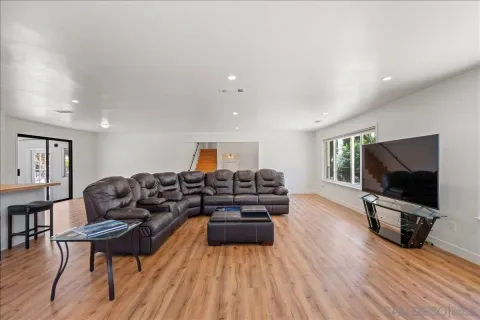 $1,095,000 | 3548 Laurashawn Lane, Escondido, CA 92026