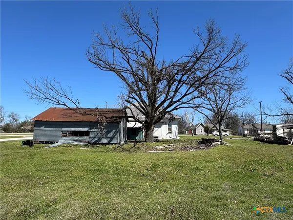 $60,000 | 320 North 5th Street, Lott, TX 76656