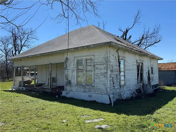 a view of house with backyard and garden
