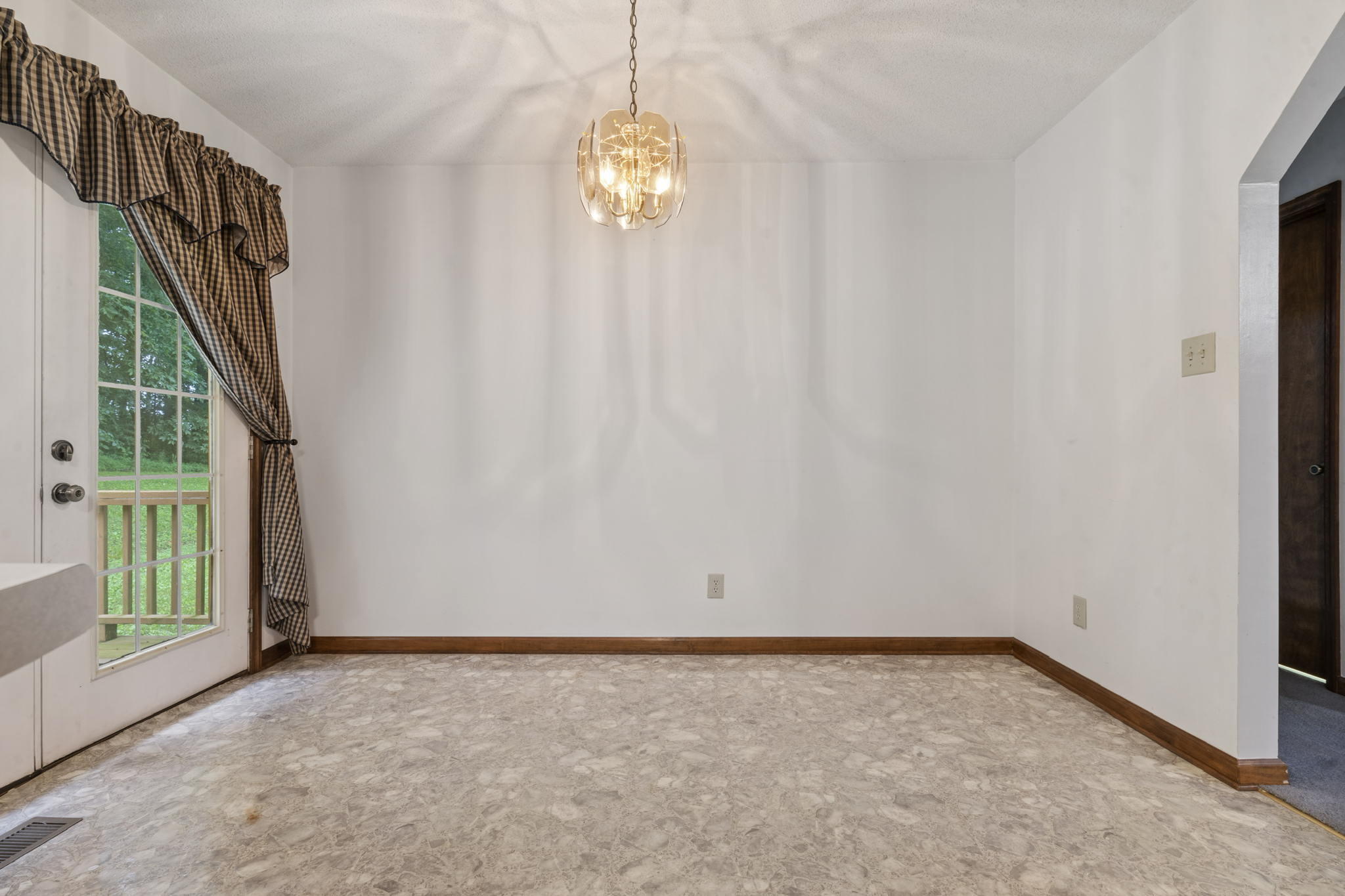 1463 Red Hill Valley Road Southeast Cleveland, TN 37323 - Photo 17 of 35 18-web-or-mls-0D0CB08B-0D9E-4B55-9F65-A1