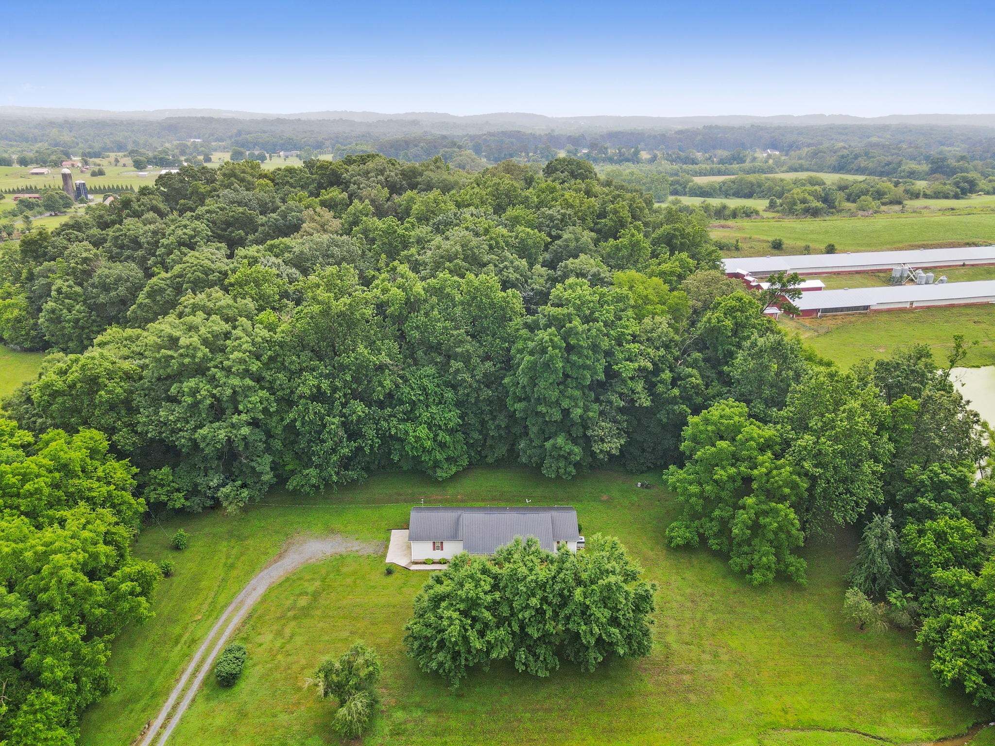 1463 Red Hill Valley Road Southeast Cleveland, TN 37323 - Photo 3 of 35 2-web-or-mls-02828CB6-3ADD-46E9-BF79-3DE