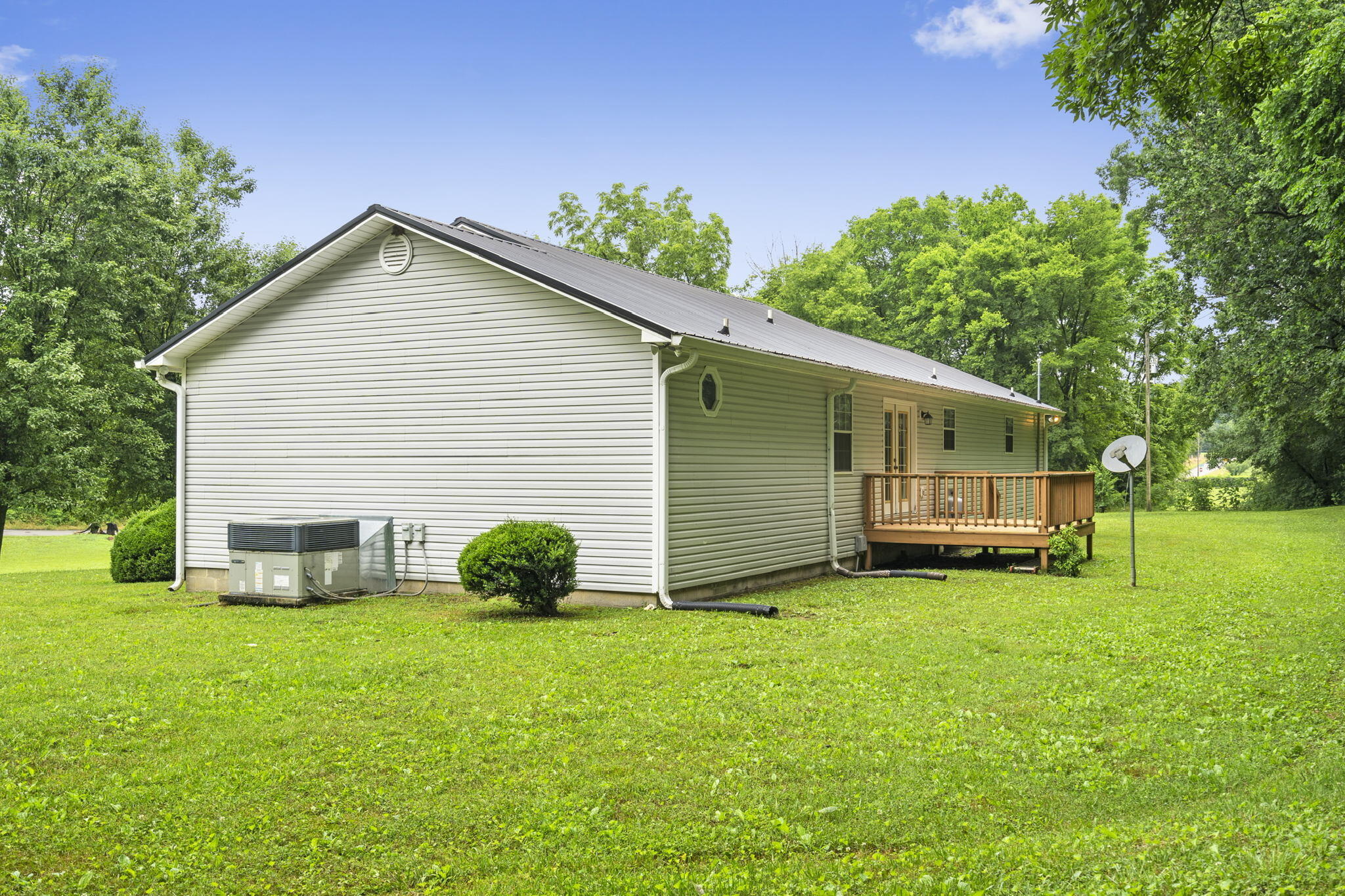 1463 Red Hill Valley Road Southeast Cleveland, TN 37323 - Photo 4 of 35 3-web-or-mls-DAE62E9E-84E4-4322-8F65-15C