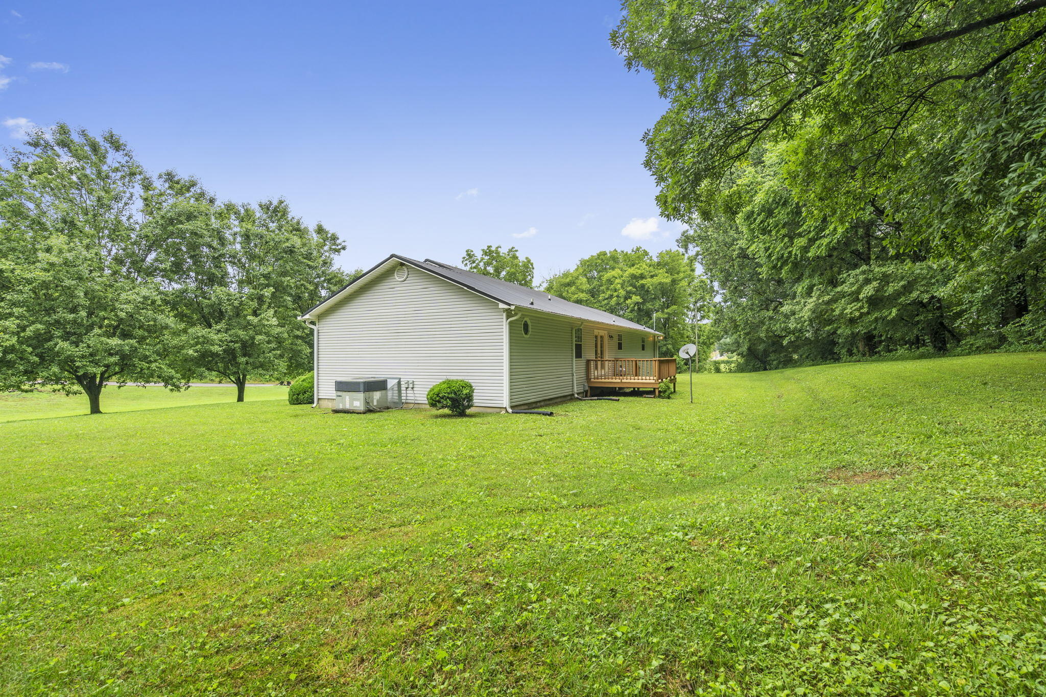 1463 Red Hill Valley Road Southeast Cleveland, TN 37323 - Photo 5 of 35 4-web-or-mls-2D806C63-D10A-4C67-AACA-C7D
