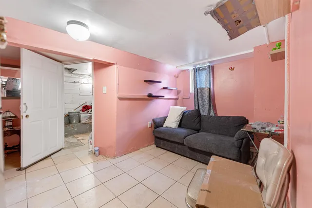 $500,000 | 702 8th Street, Union City, NJ 07087