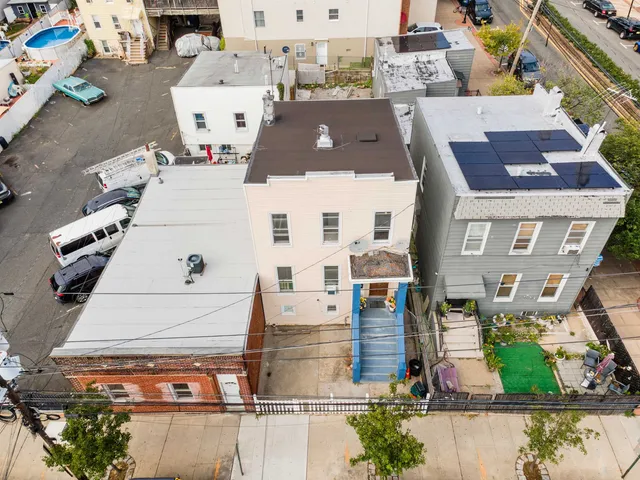 $500,000 | 702 8th Street, Union City, NJ 07087