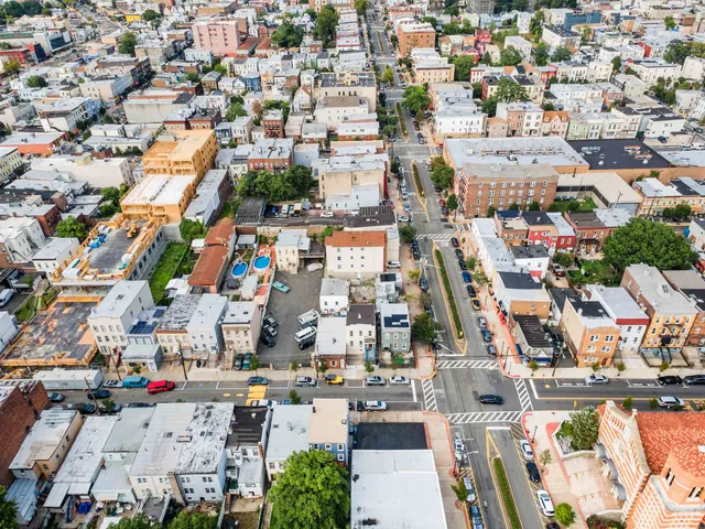 $500,000 | 702 8th Street, Union City, NJ 07087