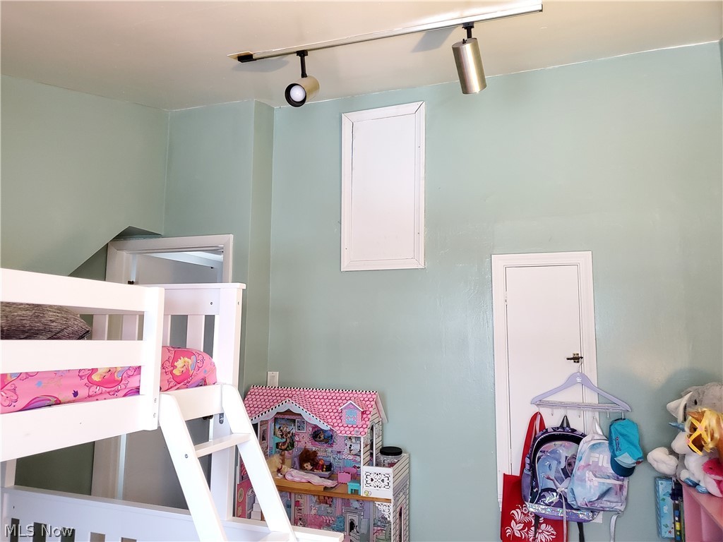 4198 Stilmore Road Cleveland, OH 44121 - Photo 20 of 35