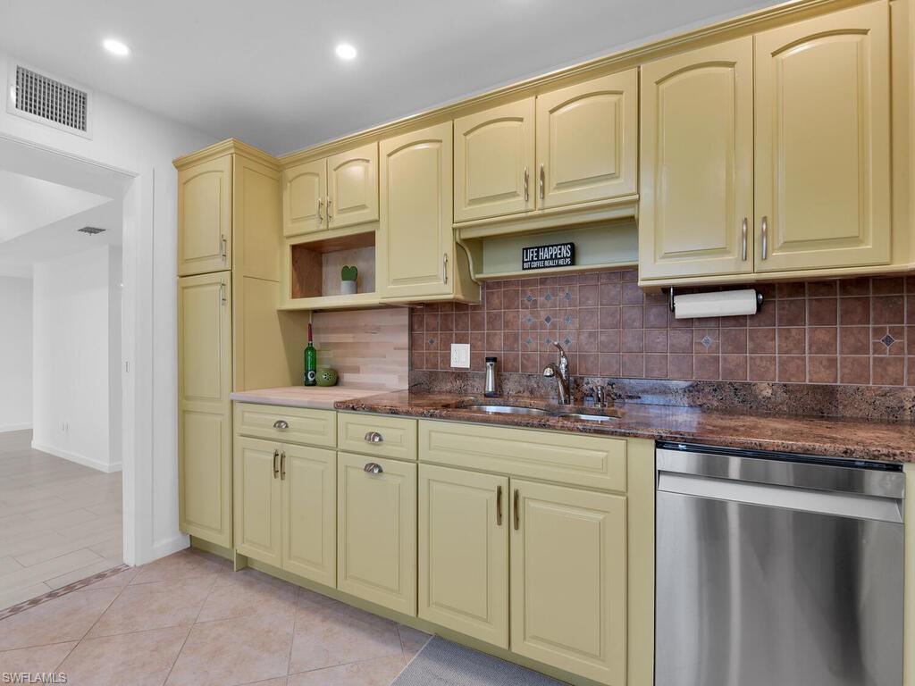 261 Memory Lane, Unit 2702 Naples, FL 34112 - Photo 10 of 28 Gallery Image 10