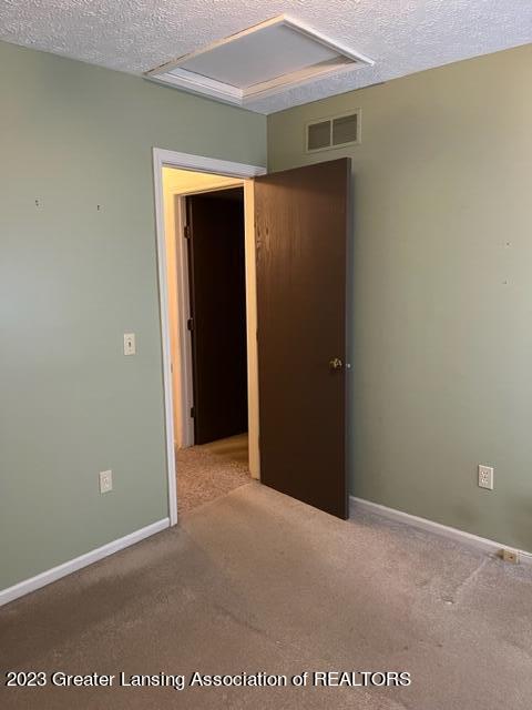 3102 West Miller Road Lansing, MI 48911 - Photo 8 of 41 IMG_3200