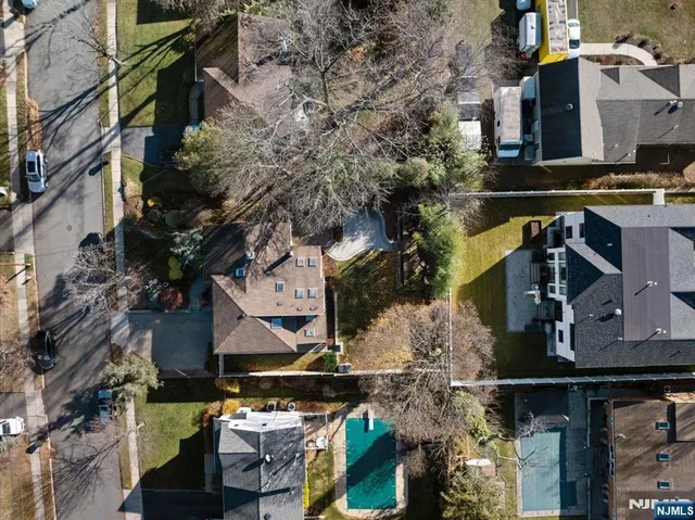 $959,000 | 72 Hemlock Drive, Paramus, NJ 07652