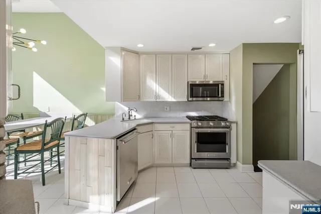 $959,000 | 72 Hemlock Drive, Paramus, NJ 07652