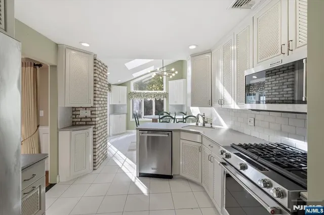 $959,000 | 72 Hemlock Drive, Paramus, NJ 07652