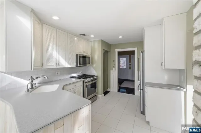 $959,000 | 72 Hemlock Drive, Paramus, NJ 07652