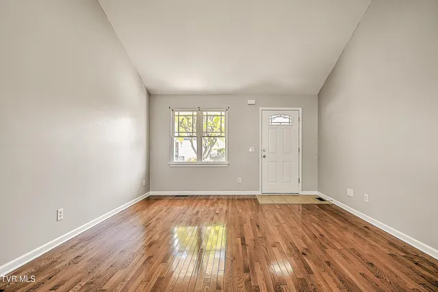 $249,900 | 527 Redstone Drive, Unit 6, Bristol, TN 37620