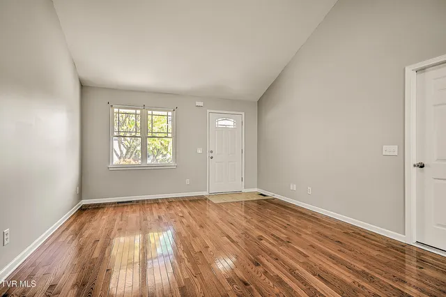 $249,900 | 527 Redstone Drive, Unit 6, Bristol, TN 37620