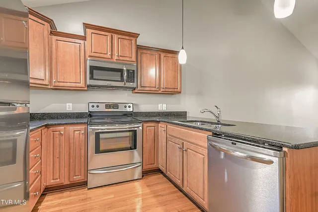 $249,900 | 527 Redstone Drive, Unit 6, Bristol, TN 37620