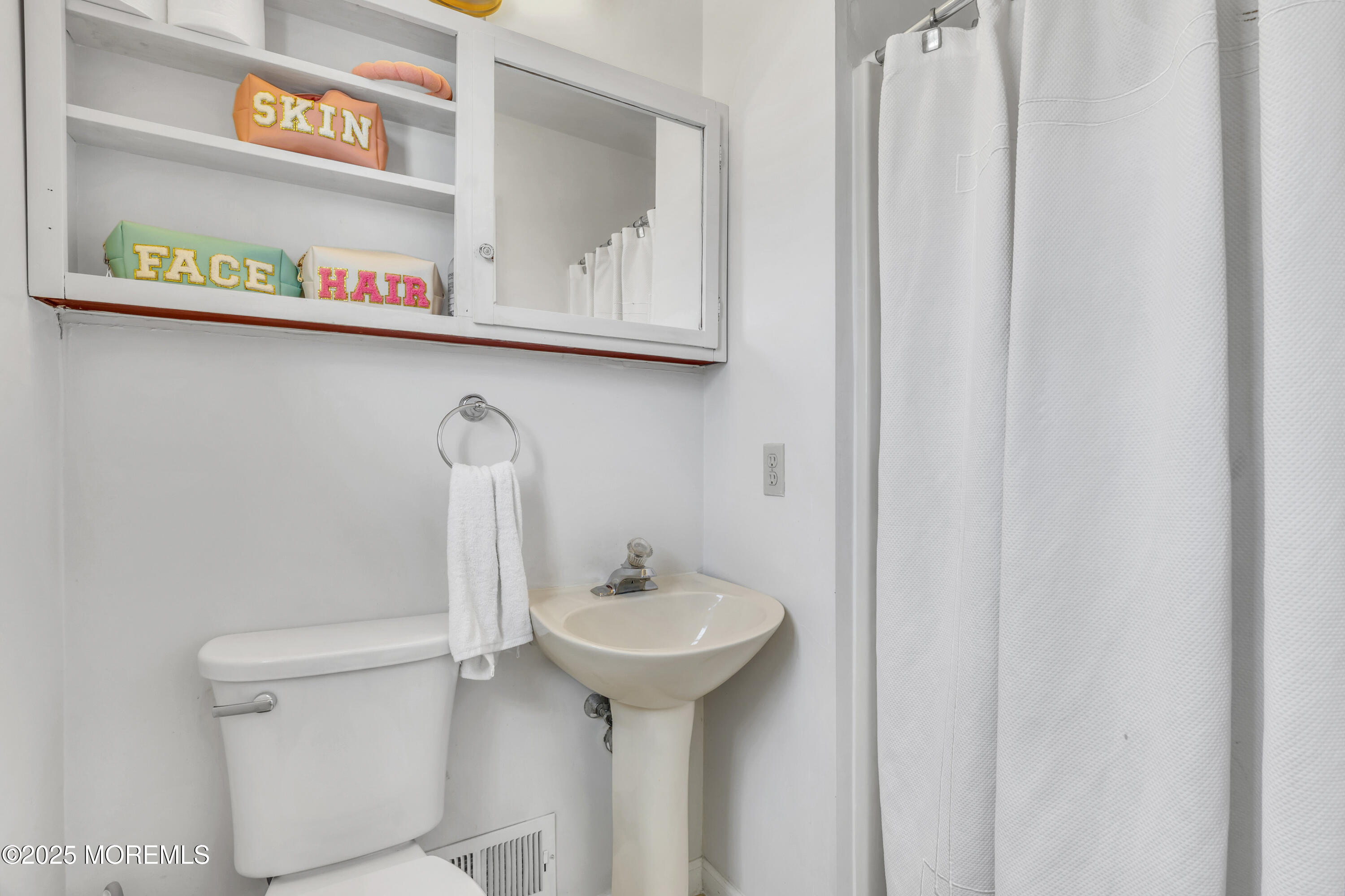 650 Drum Point Road Brick, NJ 08723 - Photo 38 of 42 a bathroom with a sink and a toilet